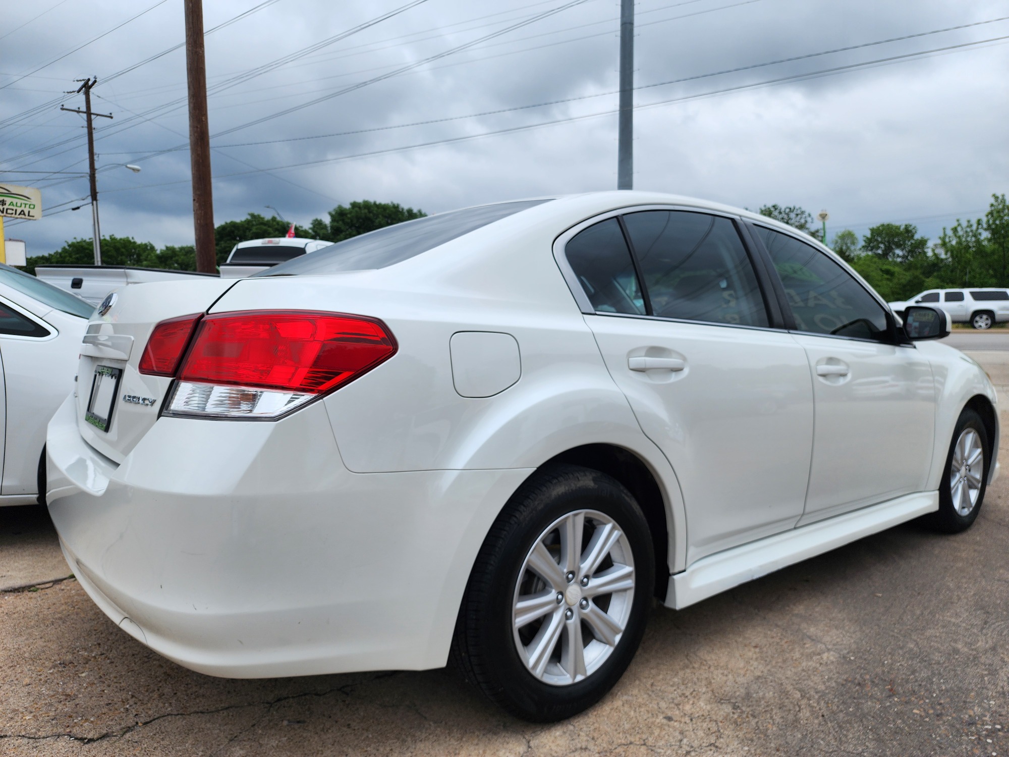 2012 DIAMOND WHITE Subaru Legacy Premium (4S3BMCB61C3) with an 2.5L H4 SOHC 16V engine, Continuously Variable Transmission transmission, located at 2660 S.Garland Avenue, Garland, TX, 75041, (469) 298-3118, 32.885387, -96.656776 - Photo #3